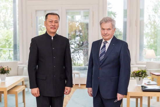 6月2日，王同庆大使向芬兰总统尼尼斯托递交国书。&nbsp;&nbsp;中国驻芬兰共和国大使馆官网 图