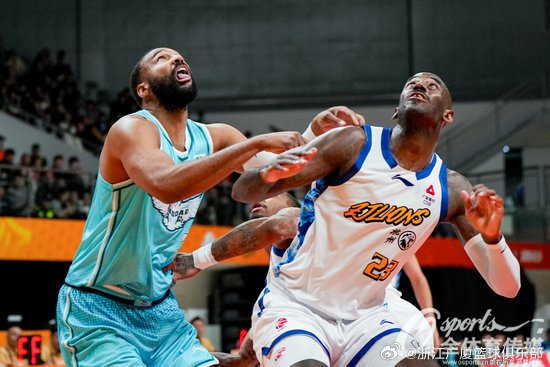 CBA俱乐部杯-广厦逆转青岛 塔克22+7 孙铭徽13+10 米奇19+13