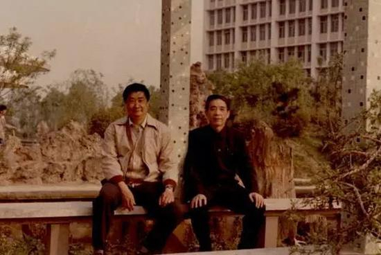 赵国珍（右）葛家理（左）在南充校区