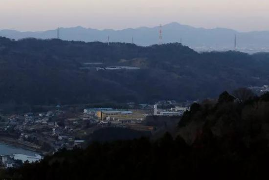 从远处眺望德岛监狱。