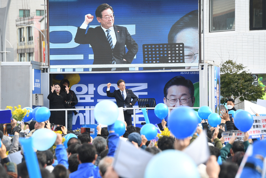 　李在明拉票现场