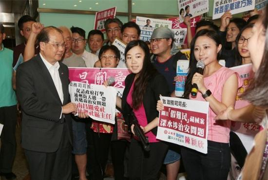 政务司司长接请愿信