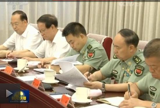 右二为黎火辉 央视新闻截图