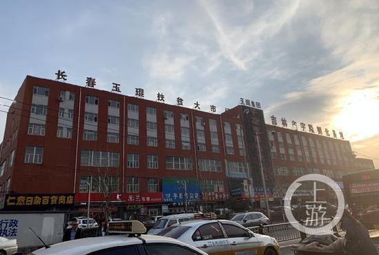 位于长春市区玉琨扶贫大市场，三楼就是“玉琨之家”。摄影/上游新闻见习记者 &nbsp;张莹