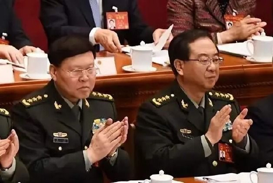 张阳（左）与房峰辉（右）