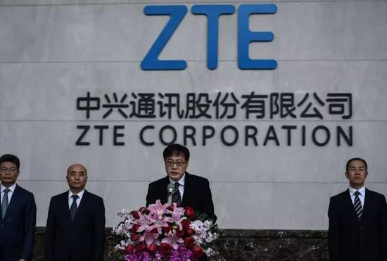 　　▲4月20日，中兴通讯股份有限公司董事长殷一民在位于深圳的中兴总部研发大楼出席新闻发布会。（新华社）