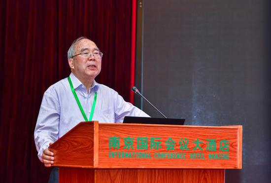 清华大学郝吉明院士做报告