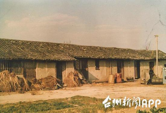 早期冰箱配件简易厂房。