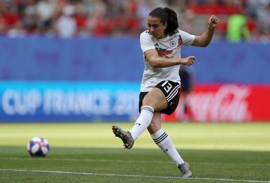 Sara Däbritz，德国女子足球运动员，现效力于德甲球队拜仁慕尼黑，于场上司职中场。