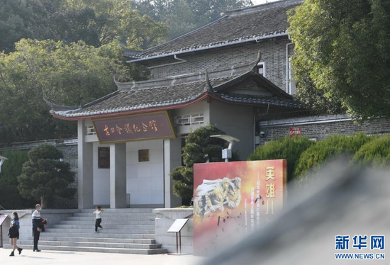 游客在古田会议纪念馆参观（1月25日摄）。新华社记者 林善传 摄