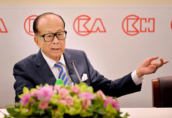 　　2018年3月16日，香港，长和系旗下四大公司召开业绩发布会，李嘉诚宣布有关退休的具体计划并回答媒体提问。视觉中国 图