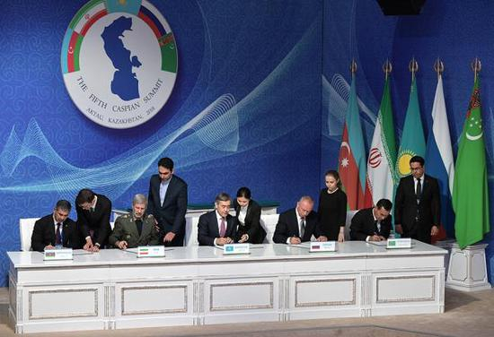 8月12日，里海沿岸五国签署历史性的《里海法律地位公约》。视觉中国 图