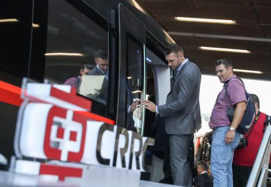 德国柏林国际轨道交通技术展上，中车四方发布了新一代碳纤维地铁车辆“CETROVO”。（新华社）