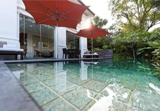 酒店内的私人游泳池。图片来源：酒店官网