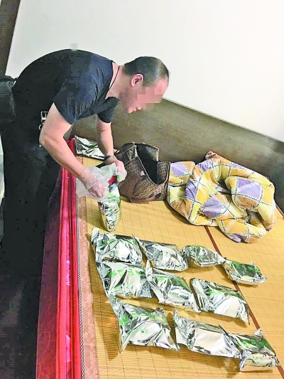 缴获的毒品 通讯员冯威 摄