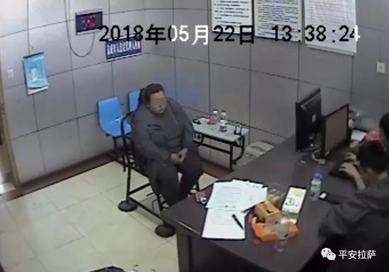 （警方审讯嫌疑人索某视频截图）