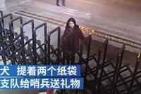 女孩送礼物被“消防憨憨”拒绝 放下东西扭头就跑