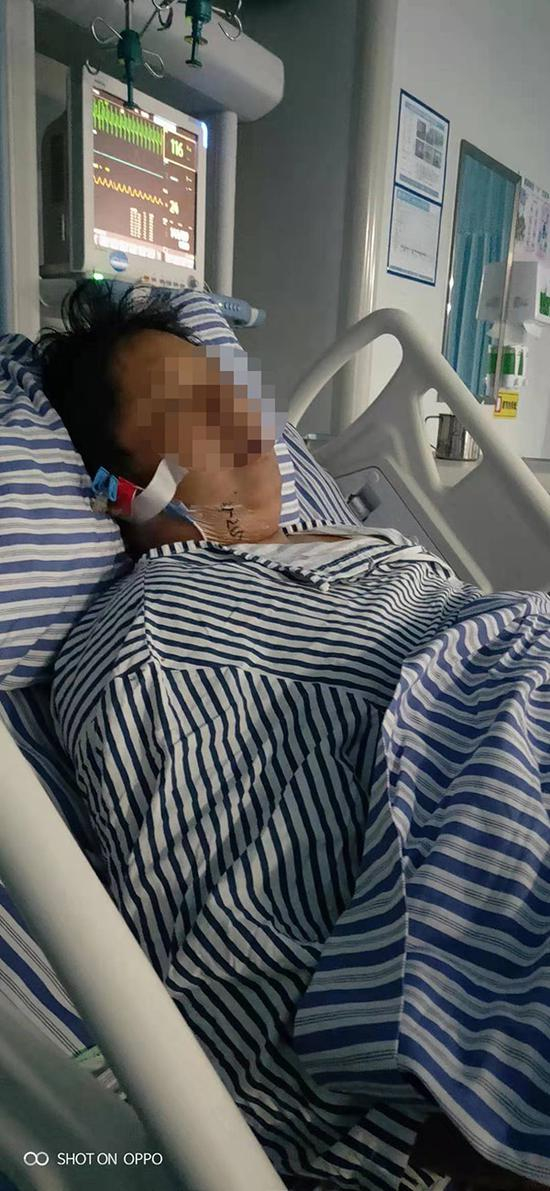 美团骑手龚勤喝“药水”自杀后被送到医院抢救，目前已脱离危险。受访者供图