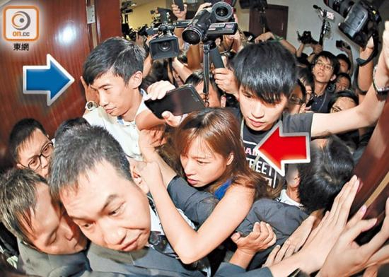 2016年11月2日，游蕙祯、梁颂恒等强闯香港立法会会议室。（资料图）