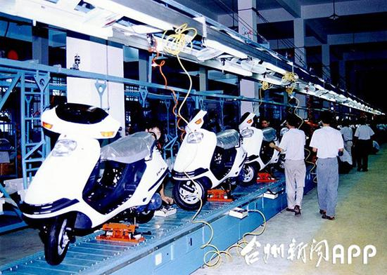 早期吉利摩托车生产线。