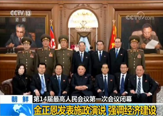 崔善姬（第一排左一）