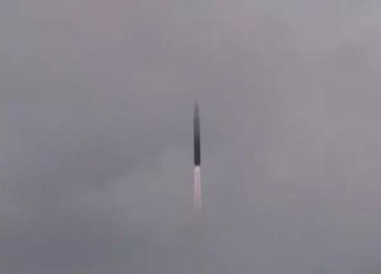 UR-100N（SS-19）导弹携带“先锋‘飞行器升空