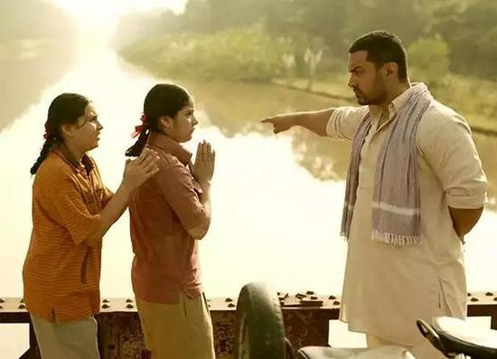 电影《摔跤吧！爸爸》截图