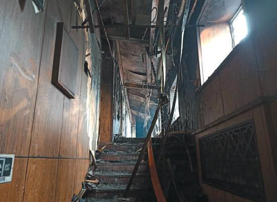 去年8月25日凌晨，哈尔滨市松北区北龙汤泉酒店发生火灾，致20死、23伤。 图/视觉中国