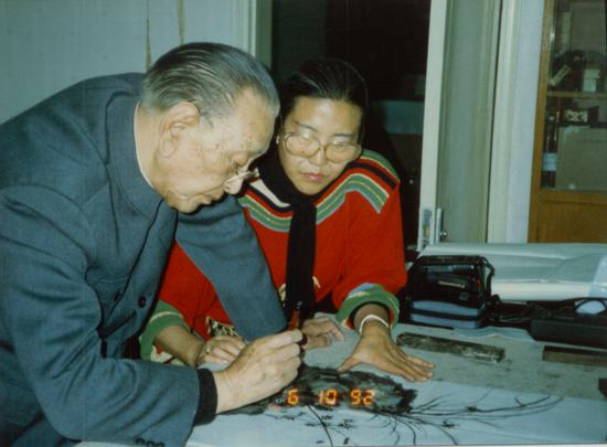 耿莹与父亲耿飚（受访者供图）