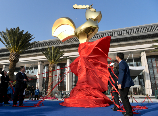 新华网文化观察丨从金鸡百花电影节，看中国电影120年追光密码