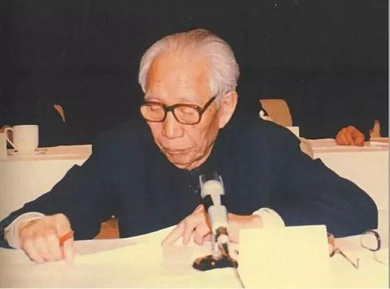 时任国务院副总理王震出席国务院第一次全国黄金工作会议并讲话