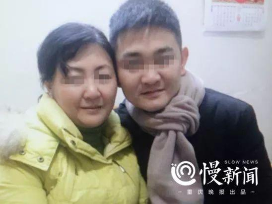 ▲朱晓娟与失而复得的儿子团聚