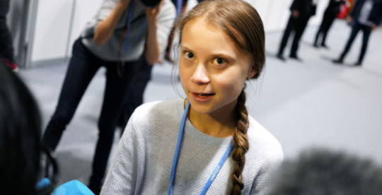 年仅15岁的她就开始罢课呼吁政府对付全球气候变暖