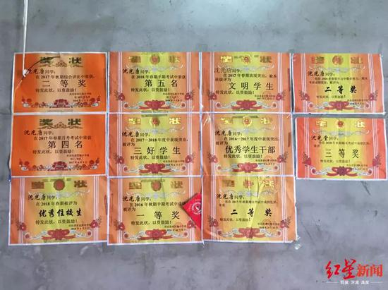 △沈光唐的奖状贴了半边墙