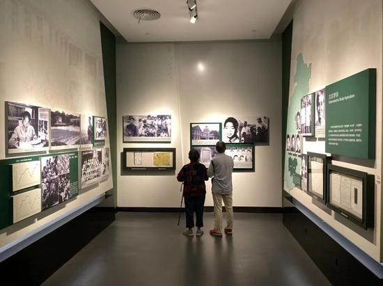游客参观博物馆。新京报记者 王巍 摄
