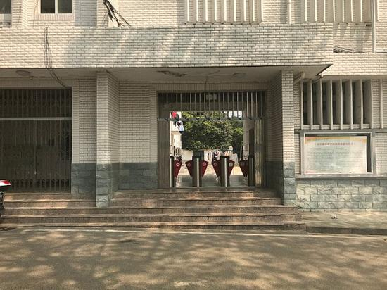 陶崇园宿舍楼下。 澎湃新闻记者 沈文迪 图