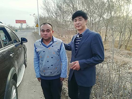 谭秦东走出守所