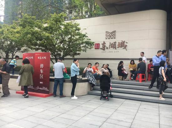 休息中的购房者