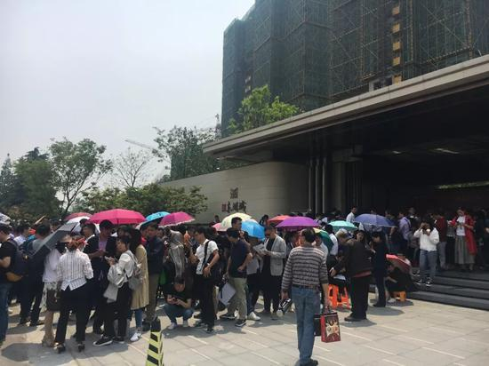 东湖城登记现场