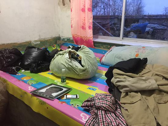 被害人的姐姐给弟弟收拾的遗物