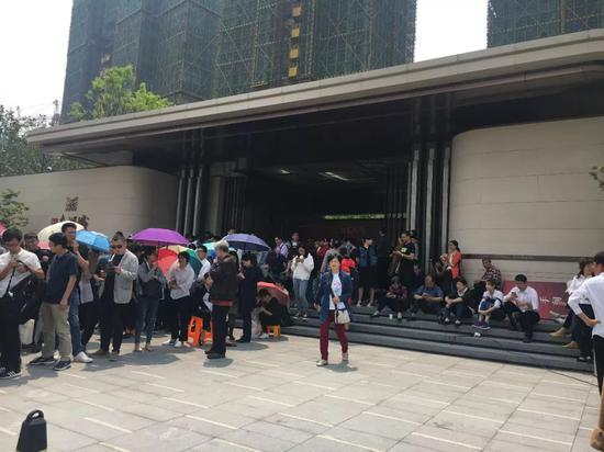 东湖城登记现场