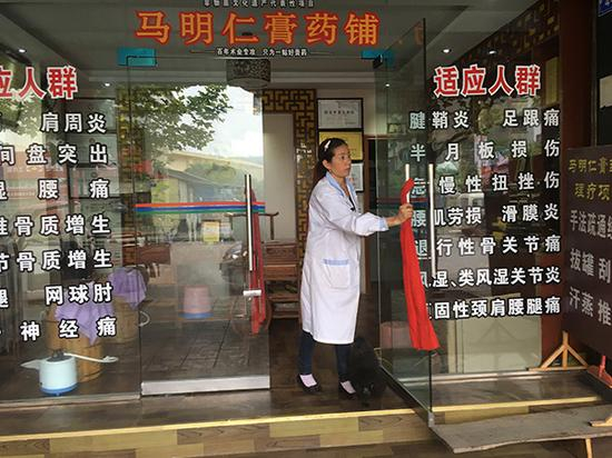 北川县安昌镇竹林诗街上，成兴凤开的店面。澎湃新闻记者 王万春 摄