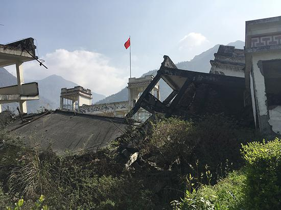 漩口中学地震遗址，现在供游客祭奠和参观。