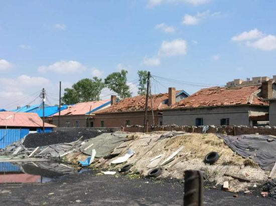 5月30日，松原长岭县太平川镇又遭遇龙卷风袭击，强风下多处基础设施受损。实习生 祝文博 图