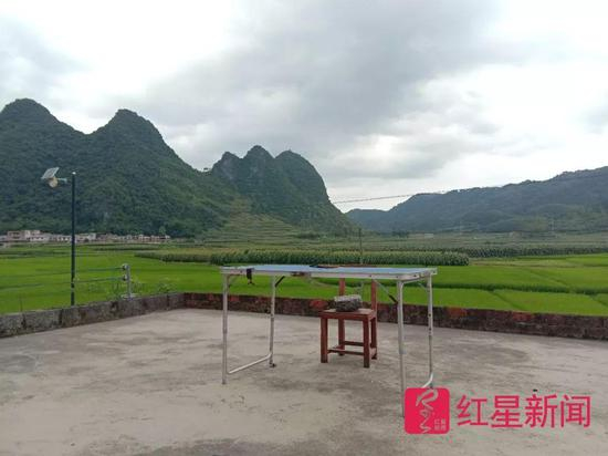 ▲天气好时，陆姗会在这里直播 图片来源：红星新闻