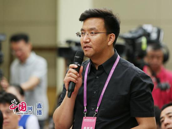 中央电视台记者提问 中国网 宗超 摄