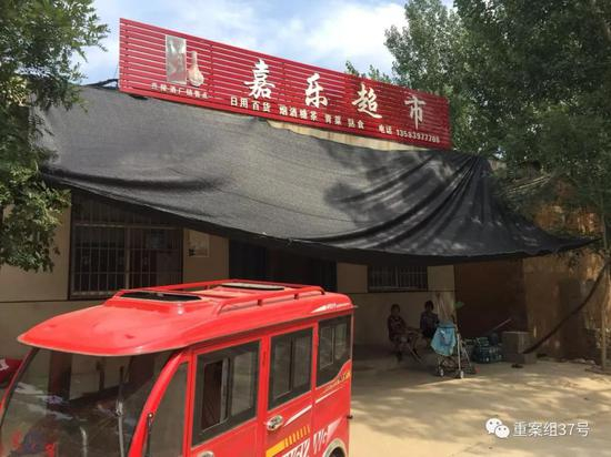 ▲张涛在村里开了一家小卖部。&nbsp; &nbsp;&nbsp; 新京报记者 赵凯迪 摄