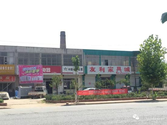 ▲邵春生在城北乡开的家具店，其中有一个小孩就是在这里交易的。&nbsp; &nbsp;&nbsp; 新京报记者 赵凯迪 摄