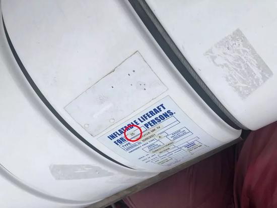 ▷凤凰号同款的救生艇可容纳25人