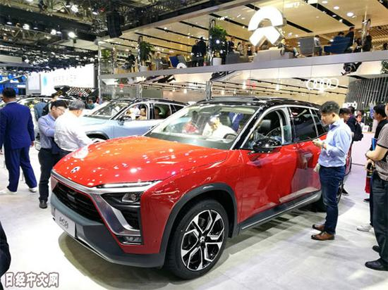 2018年4月北京车展上的纯电动汽车（图源：日经中文网）